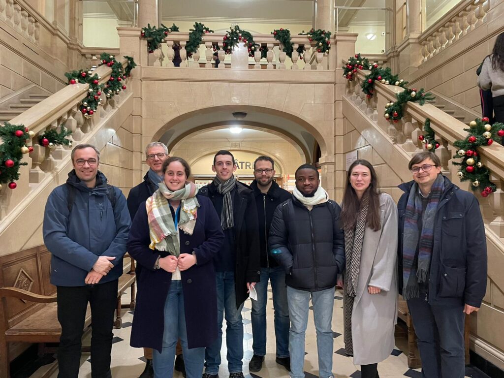 This image has an empty alt attribute; its file name is Group-photo-1024x768.jpg