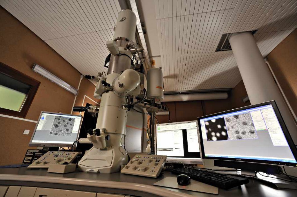 Microscopie Electronique En Transmission Met Institut De Physique